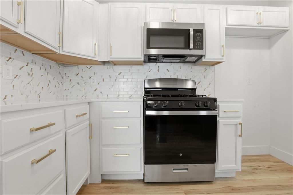 3305 Delavan Avenue — photo 13