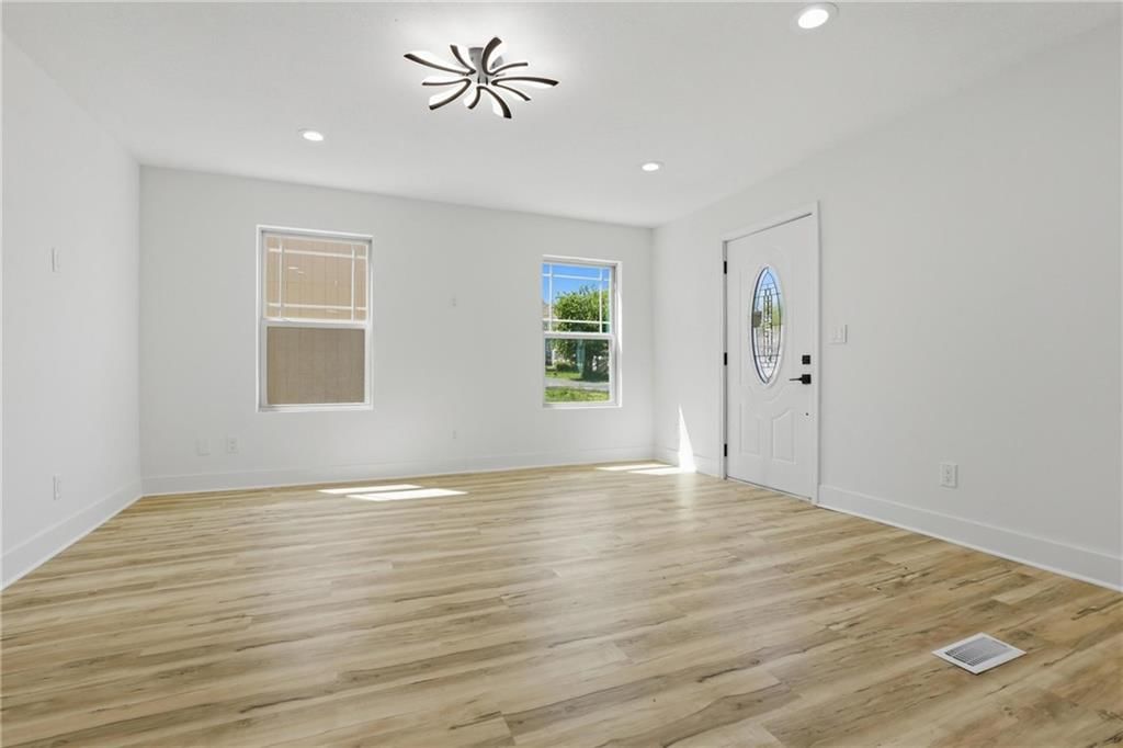 3305 Delavan Avenue — photo 18