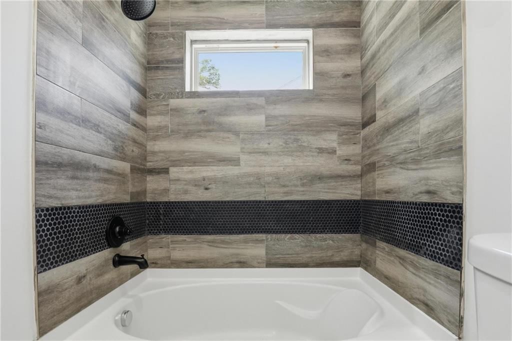 3305 Delavan Avenue — photo 21
