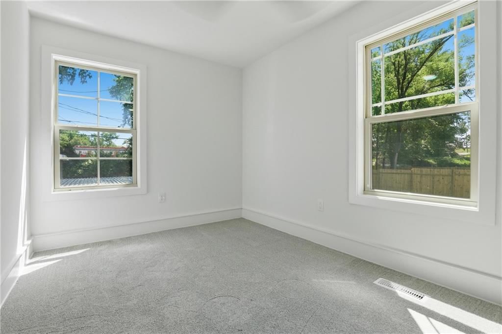 3305 Delavan Avenue — photo 22