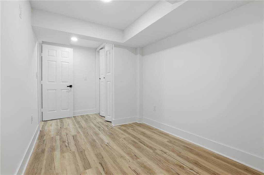 3305 Delavan Avenue — photo 28