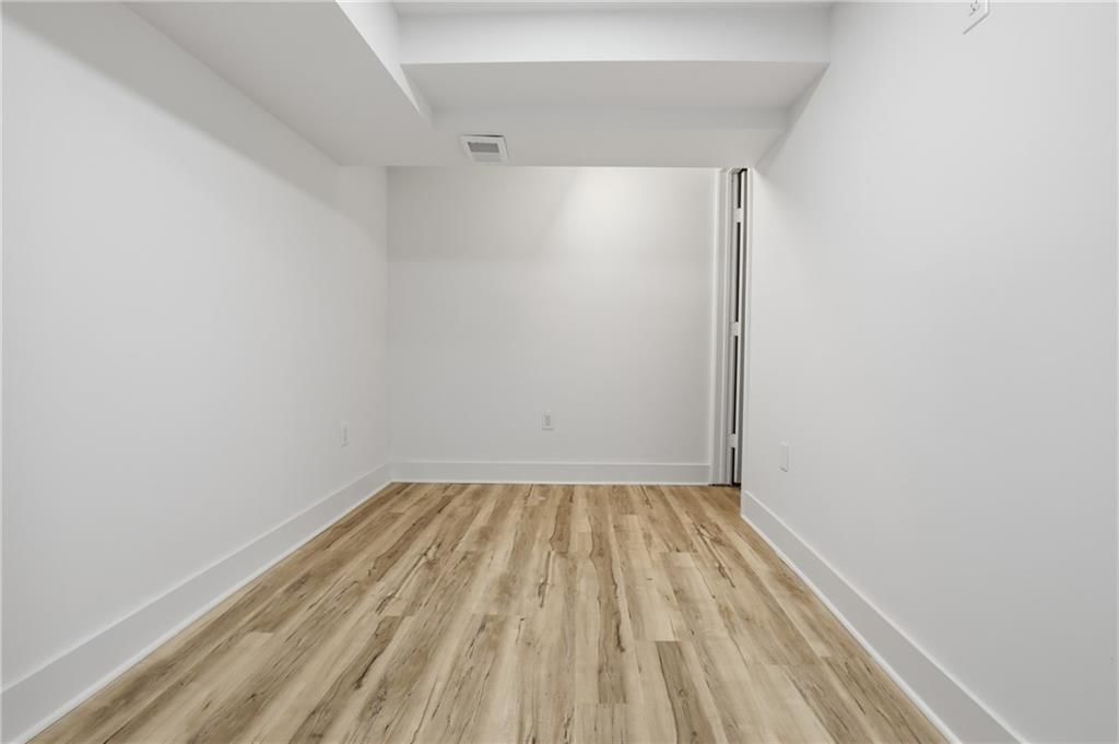 3305 Delavan Avenue — photo 30