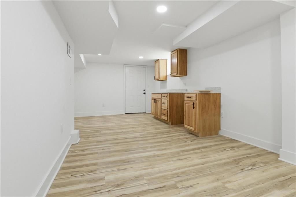 3305 Delavan Avenue — photo 31