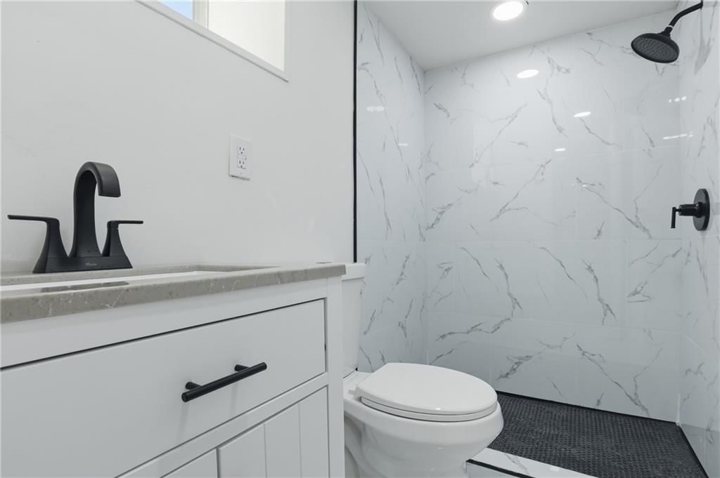3305 Delavan Avenue — photo 32