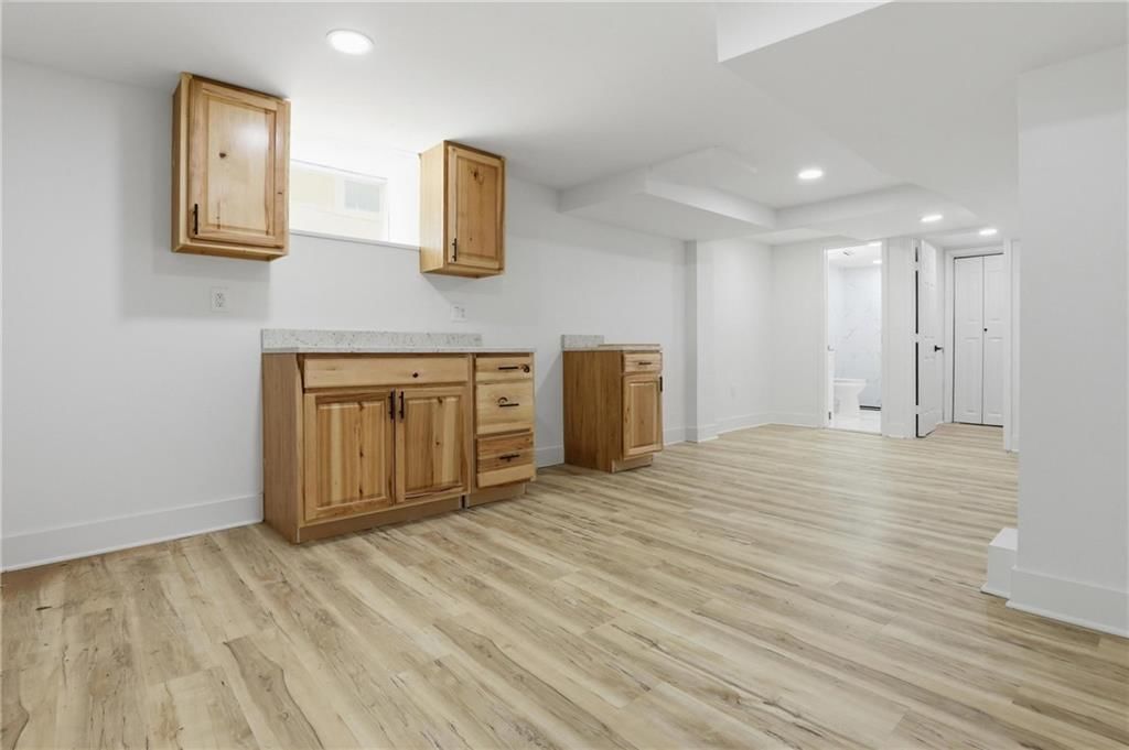3305 Delavan Avenue — photo 33