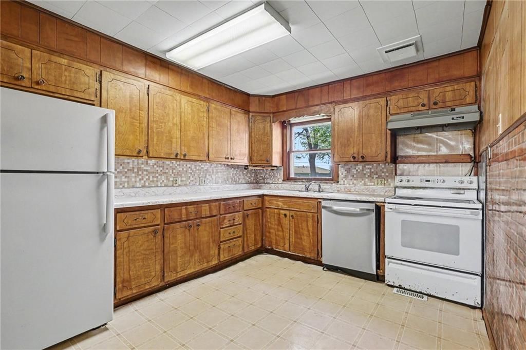 1037 S Brockway Street — photo 8