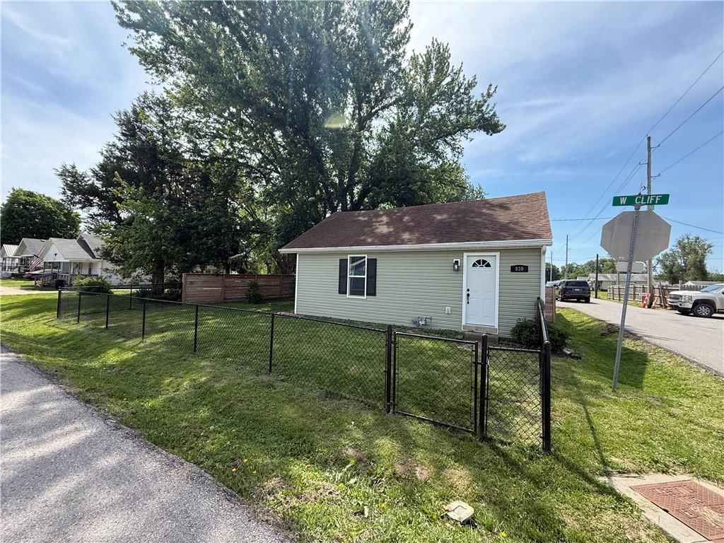 930 W Cliff Street, St Joseph, MO