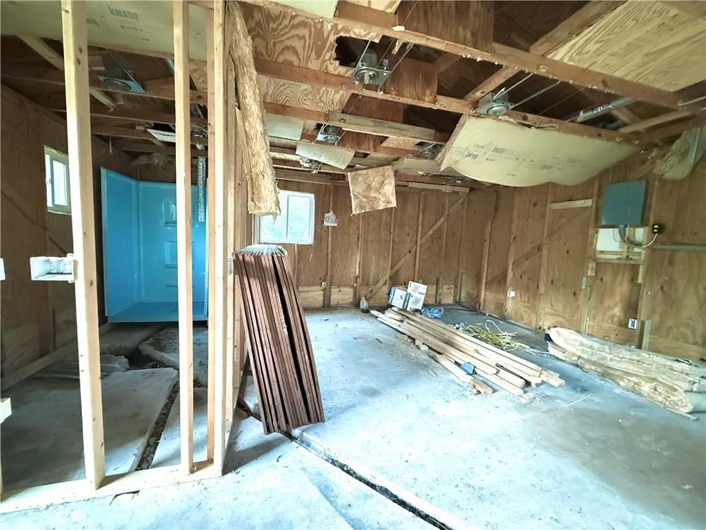 523 Howard Street E — photo 4