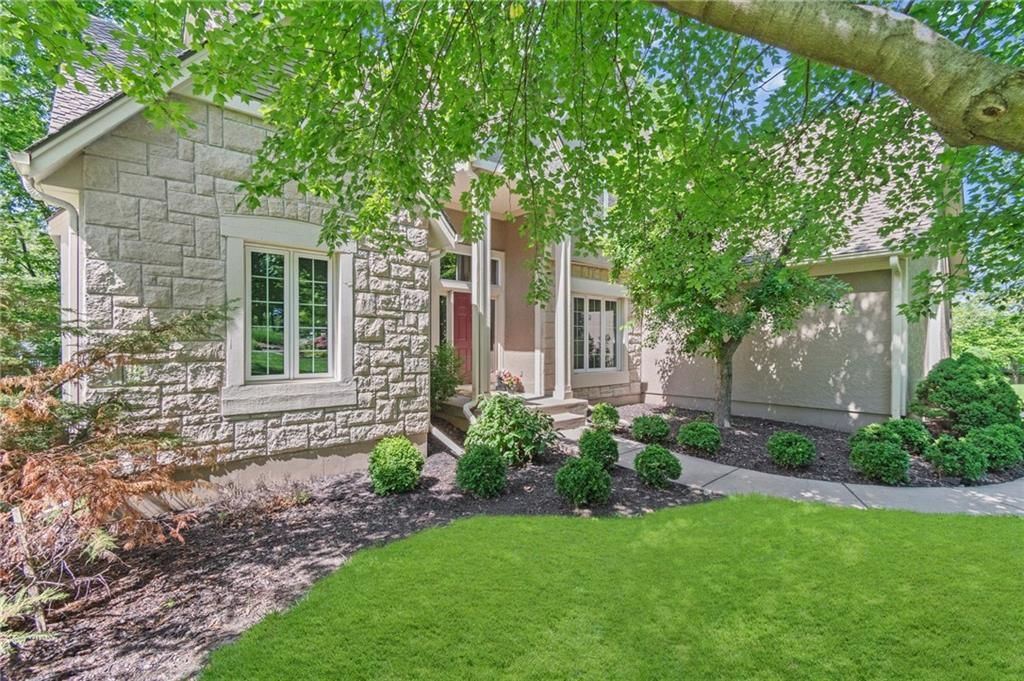 5733 N Pointe Terrace — photo 3