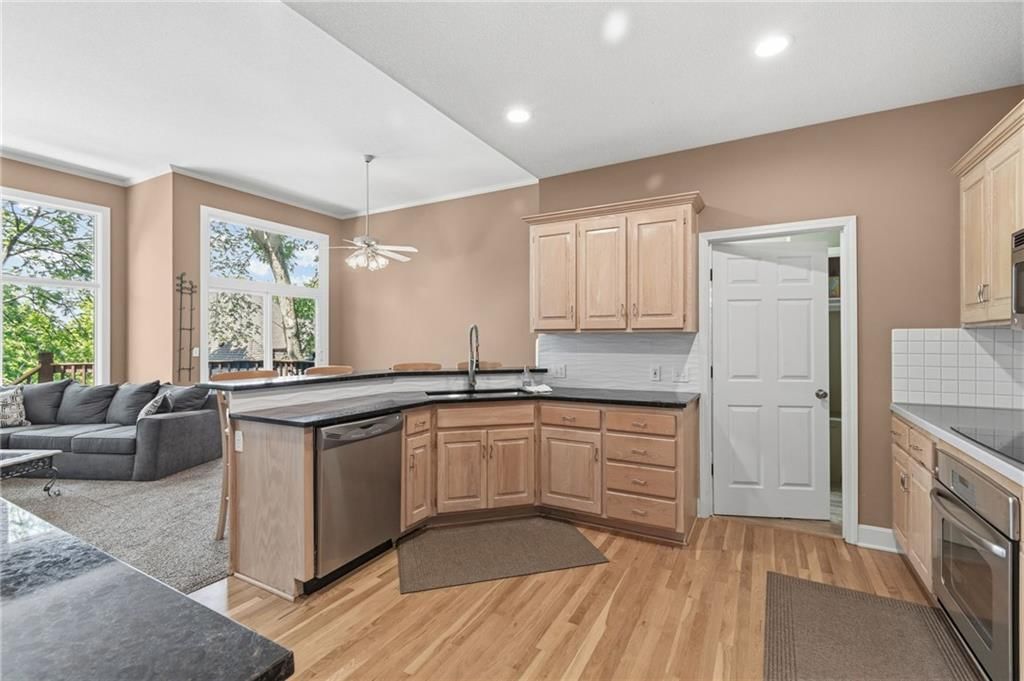 5733 N Pointe Terrace — photo 15