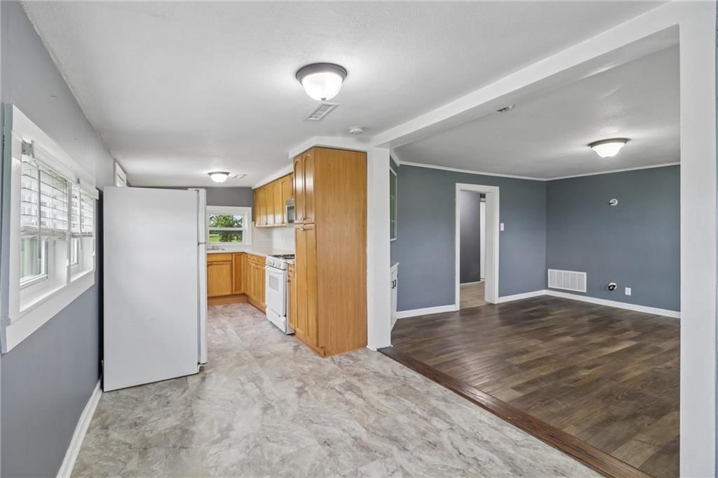 307 E 1100 Road — photo 10