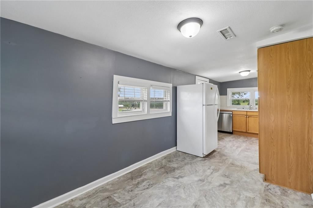 307 E 1100 Road — photo 11