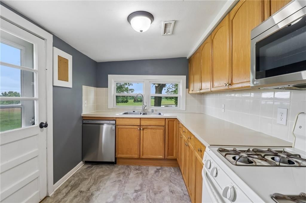 307 E 1100 Road — photo 12