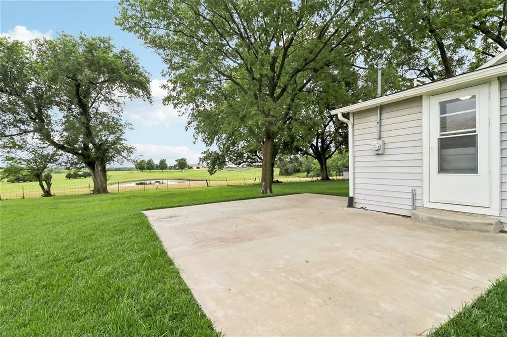 307 E 1100 Road — photo 32