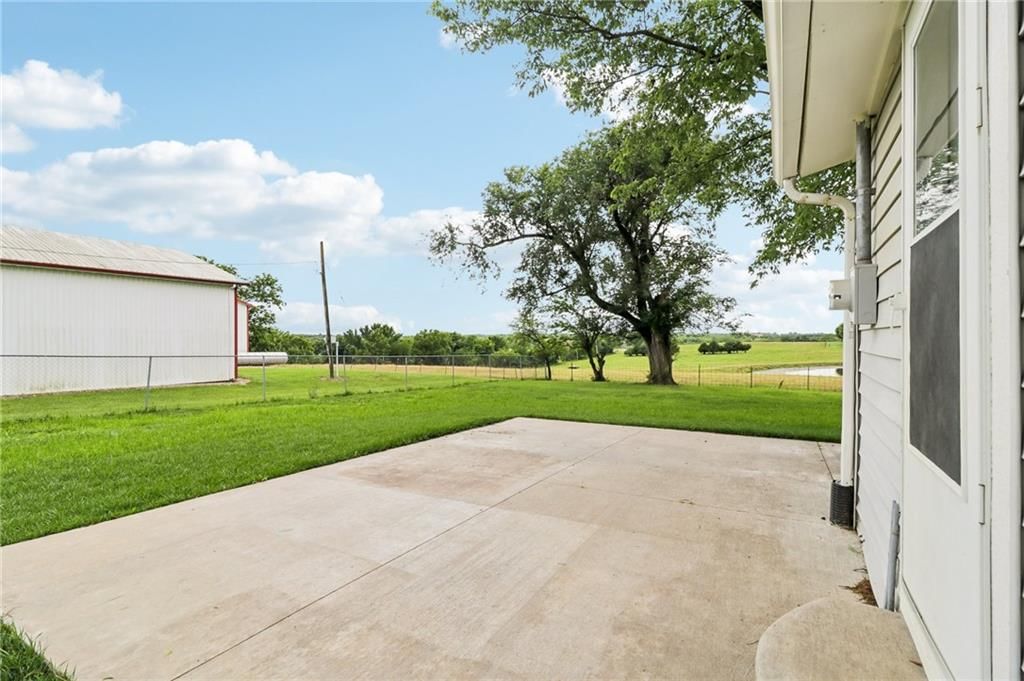 307 E 1100 Road — photo 33