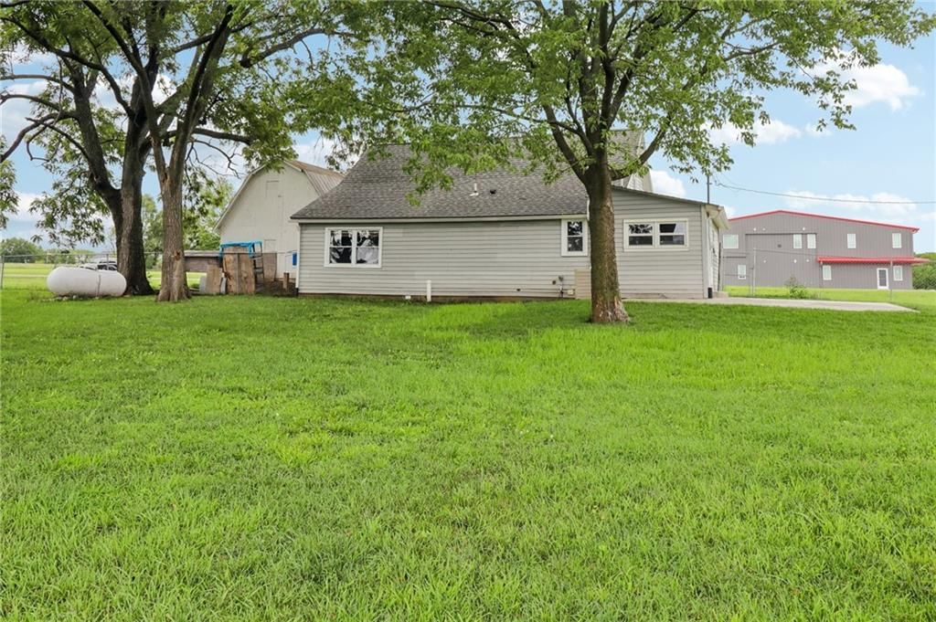 307 E 1100 Road — photo 34