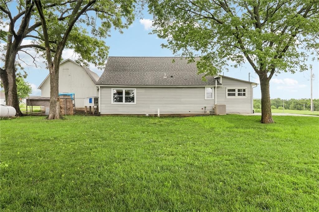 307 E 1100 Road — photo 35
