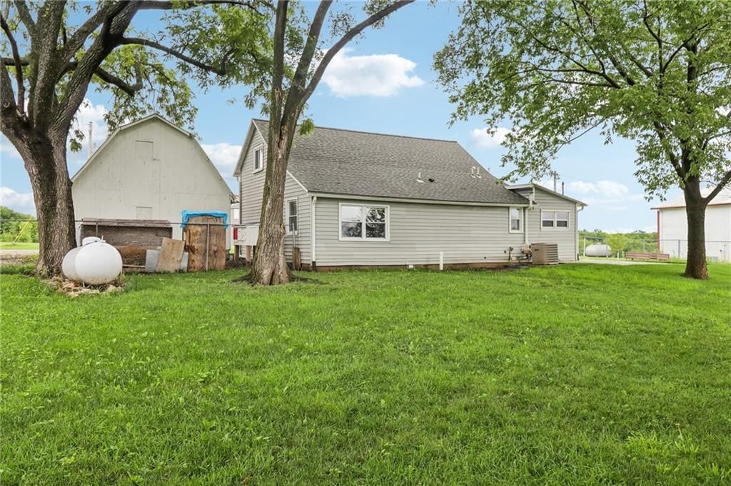 307 E 1100 Road — photo 36