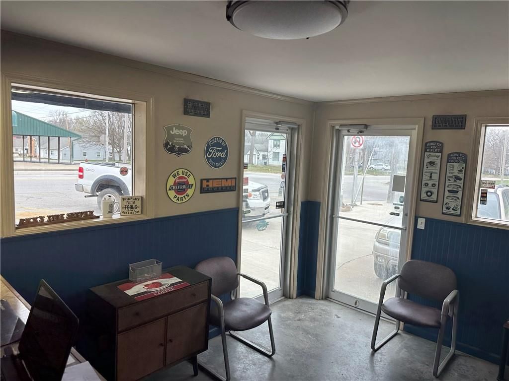 123 N Main Street — photo 5