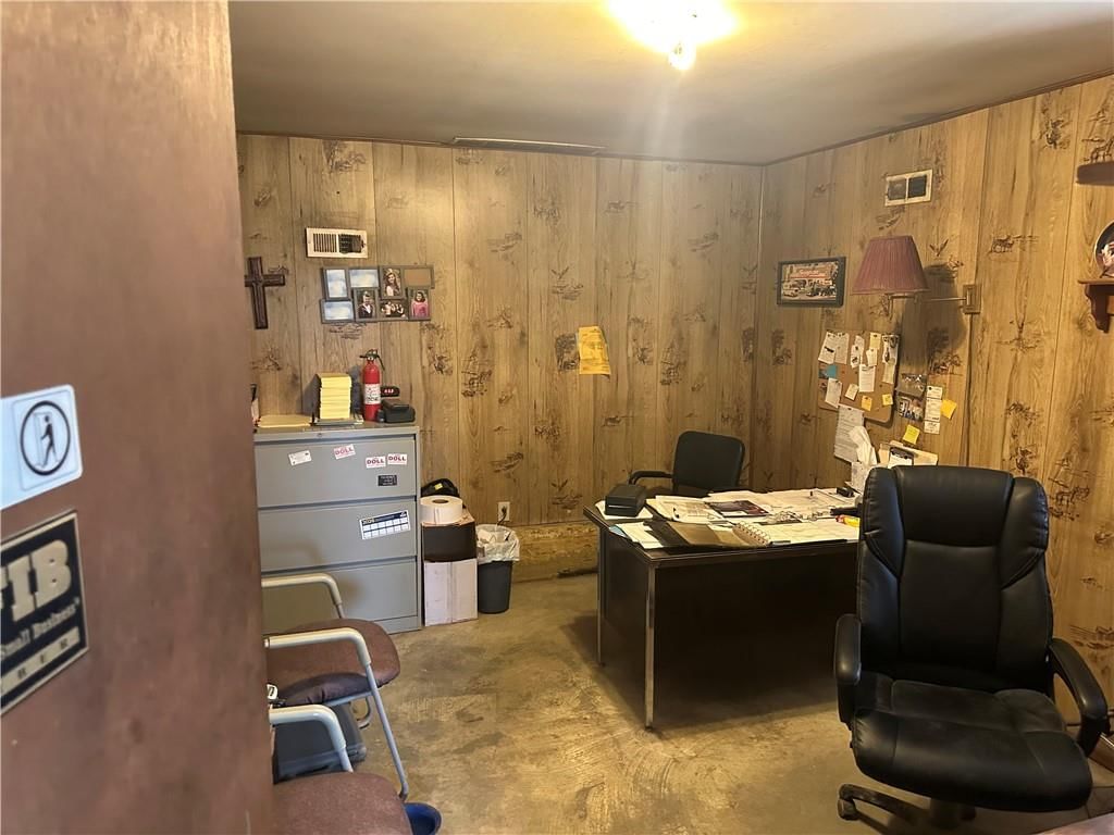 123 N Main Street — photo 7