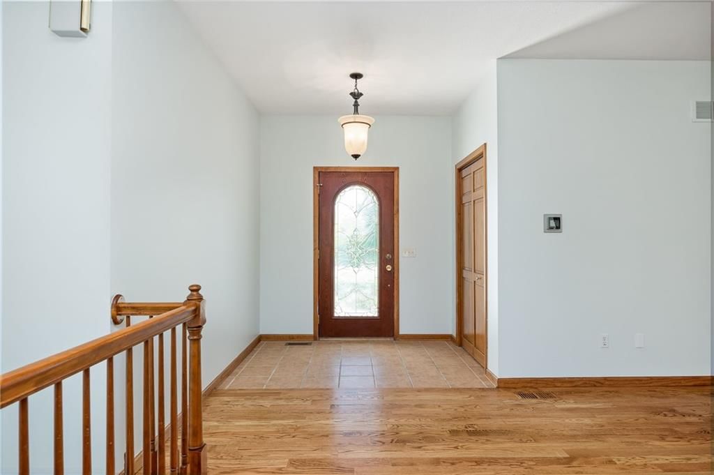 128 Lakeview Drive — photo 9