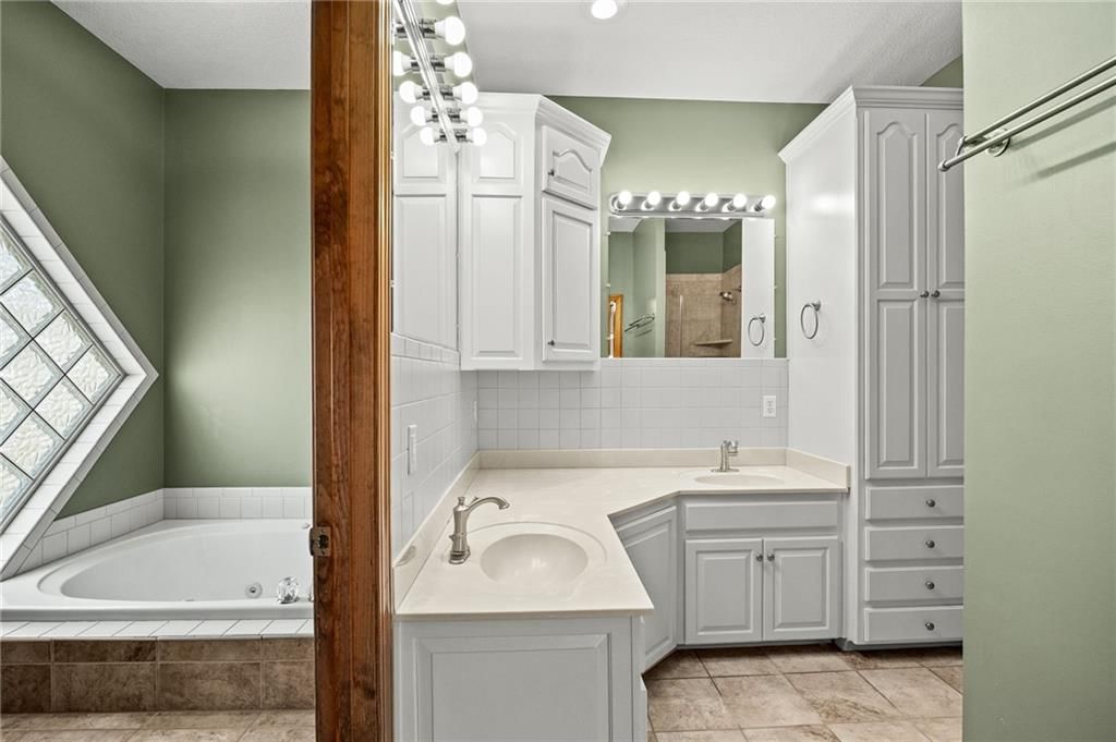 128 Lakeview Drive — photo 22