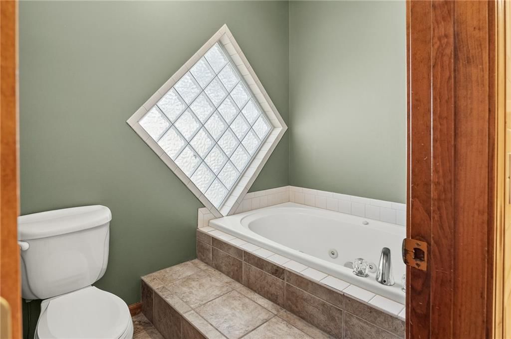 128 Lakeview Drive — photo 25