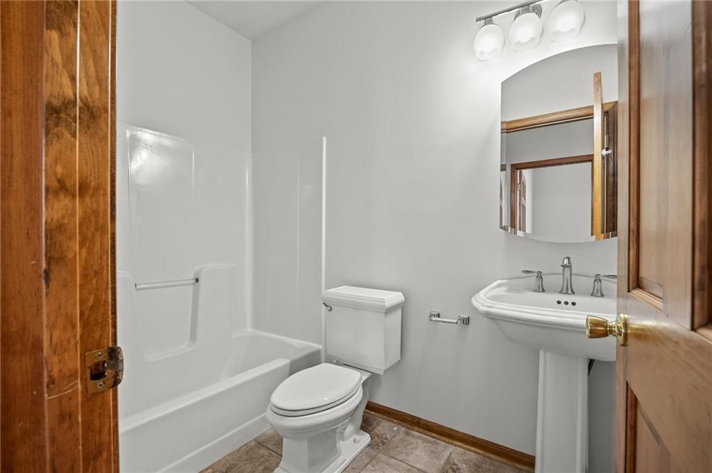 128 Lakeview Drive — photo 26