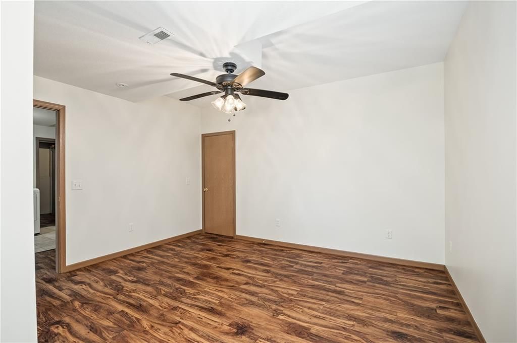 128 Lakeview Drive — photo 37