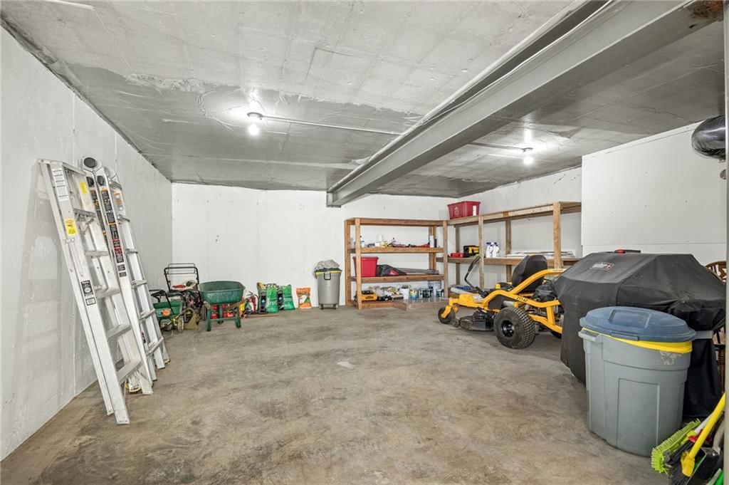 128 Lakeview Drive — photo 40