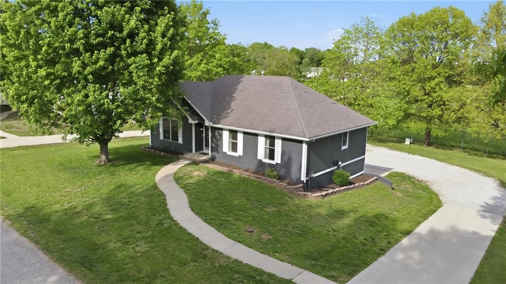 1201 S OAK Street — photo 3