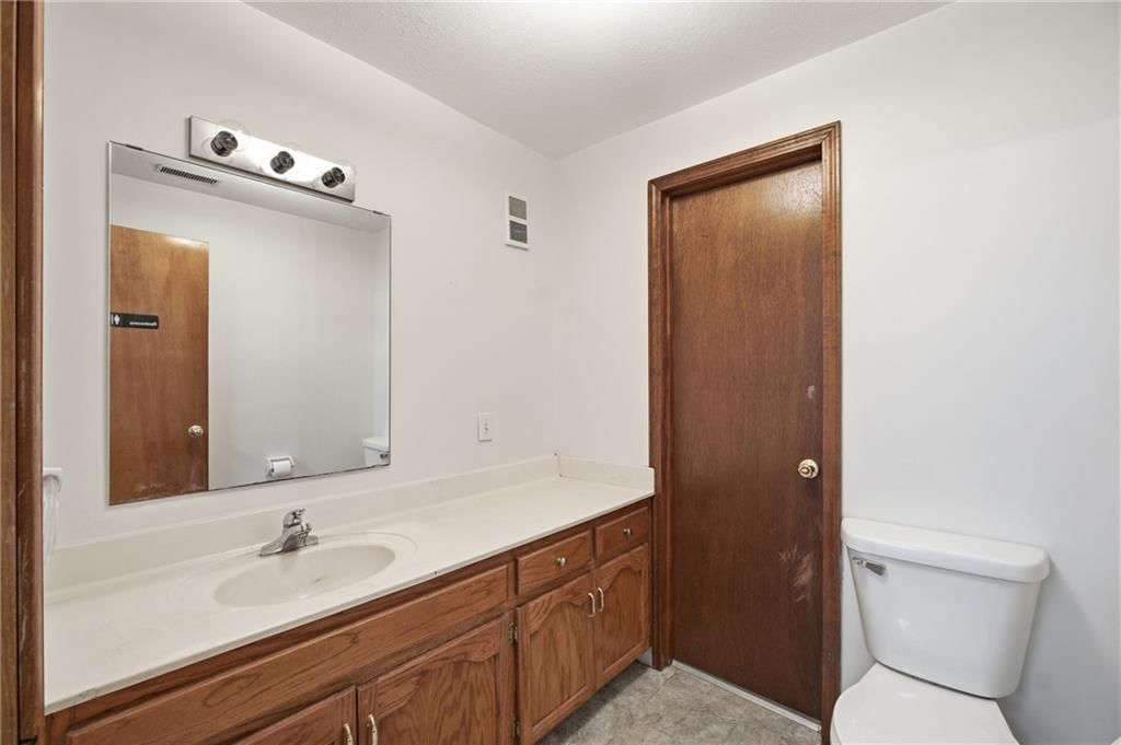 1201 S OAK Street — photo 30
