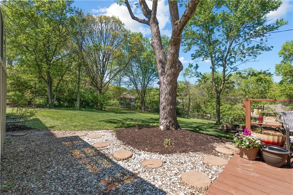 2300 W 103rd Terrace — photo 38