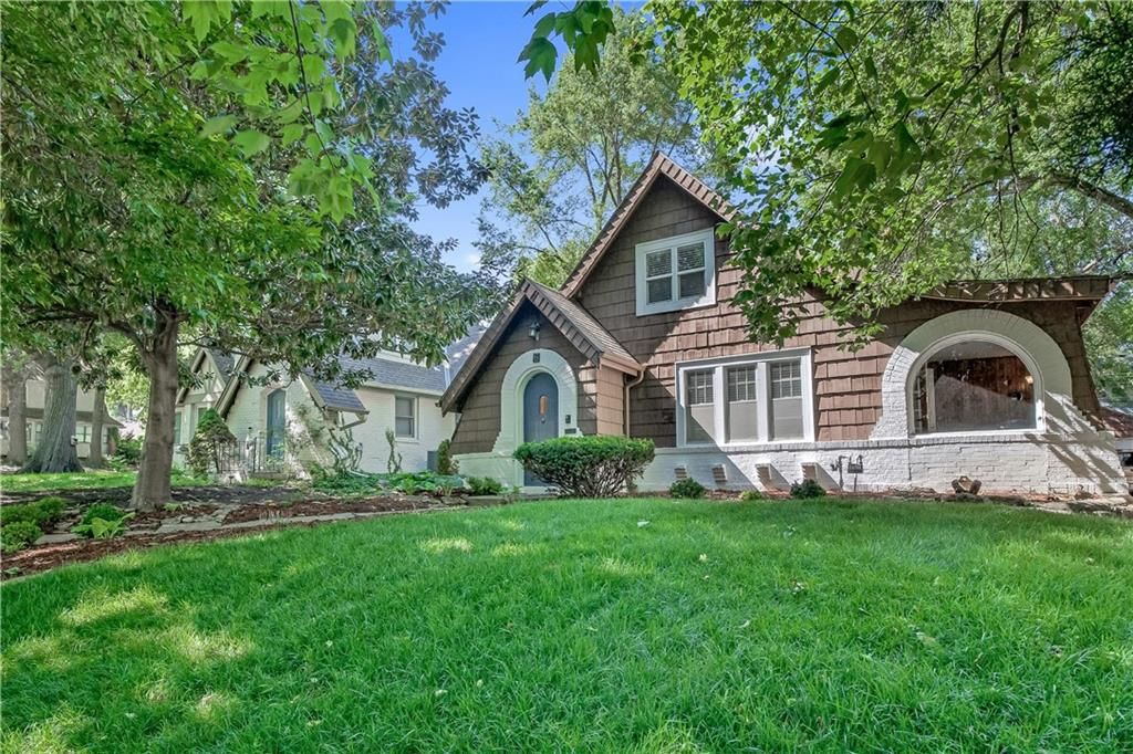 6 E 70th Terrace, Kansas City, MO