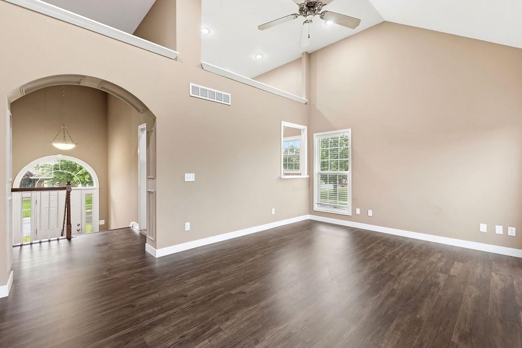 502 Alexandria Court — photo 5
