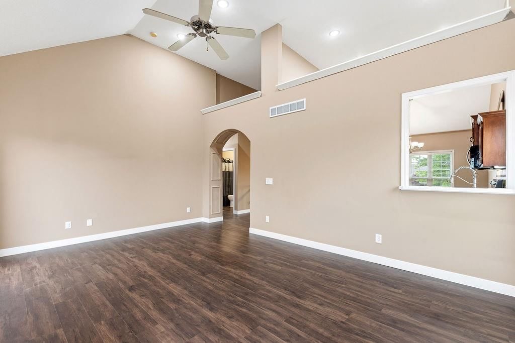 502 Alexandria Court — photo 8