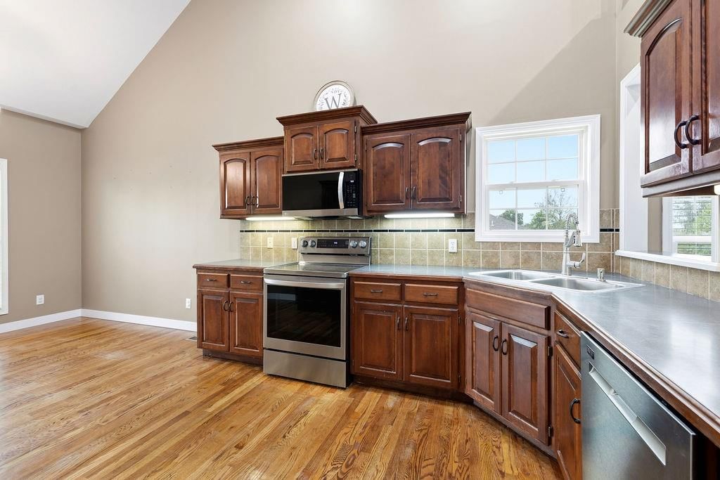 502 Alexandria Court — photo 10