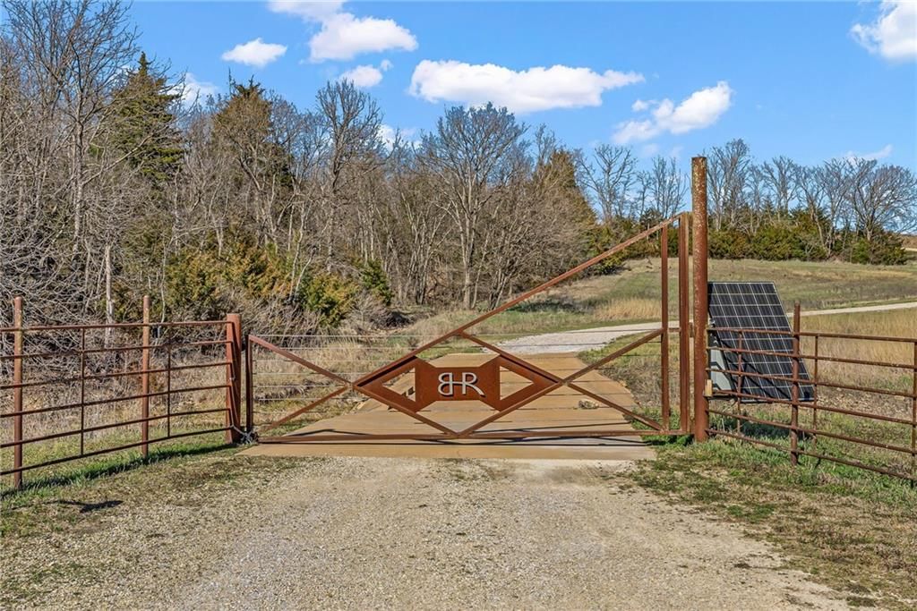 374 N 750 & 5 Parcels Road — photo 4