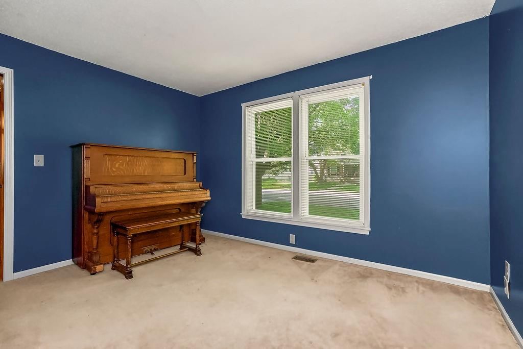 639 NE Bordner Drive — photo 15