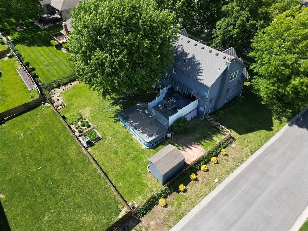 639 NE Bordner Drive — photo 41