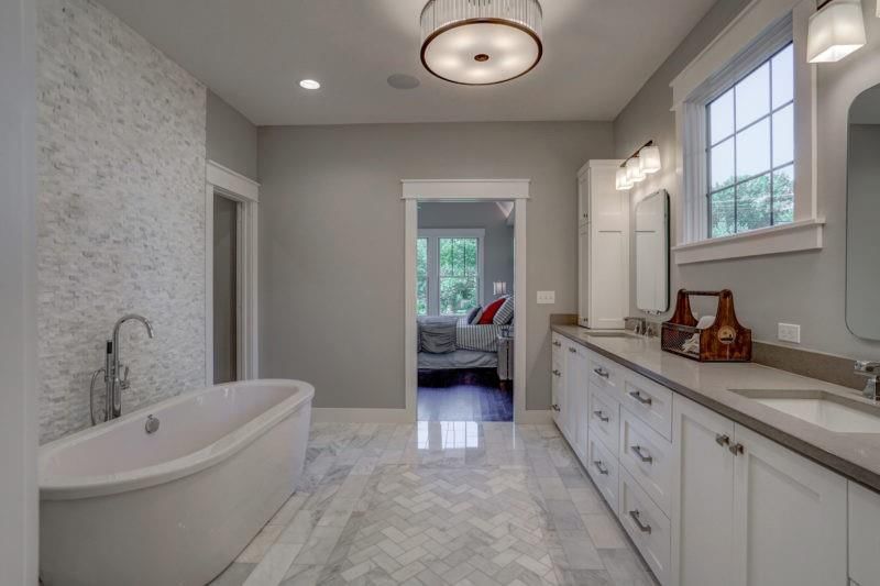2807 W 50th Terrace — photo 2