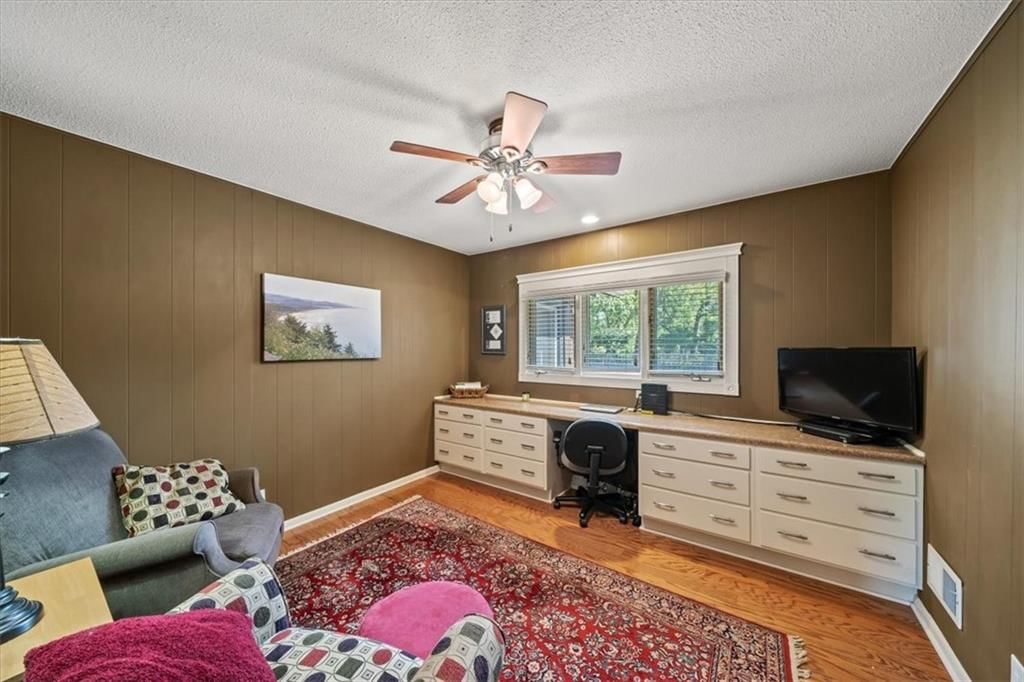 9601 Lee Boulevard — photo 14