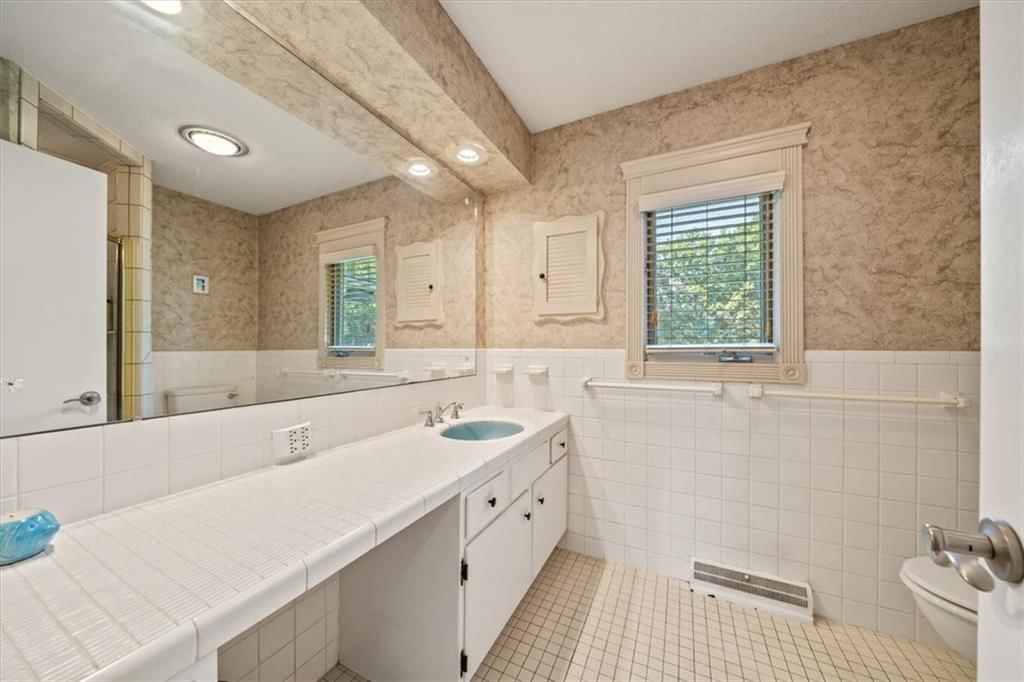 9601 Lee Boulevard — photo 20