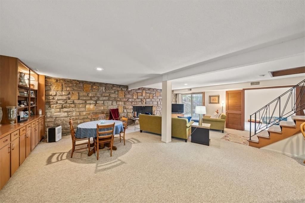 9601 Lee Boulevard — photo 25