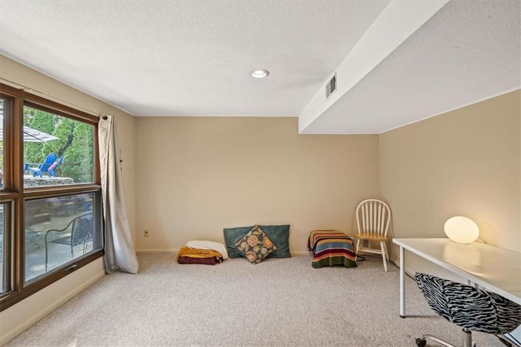 9601 Lee Boulevard — photo 27