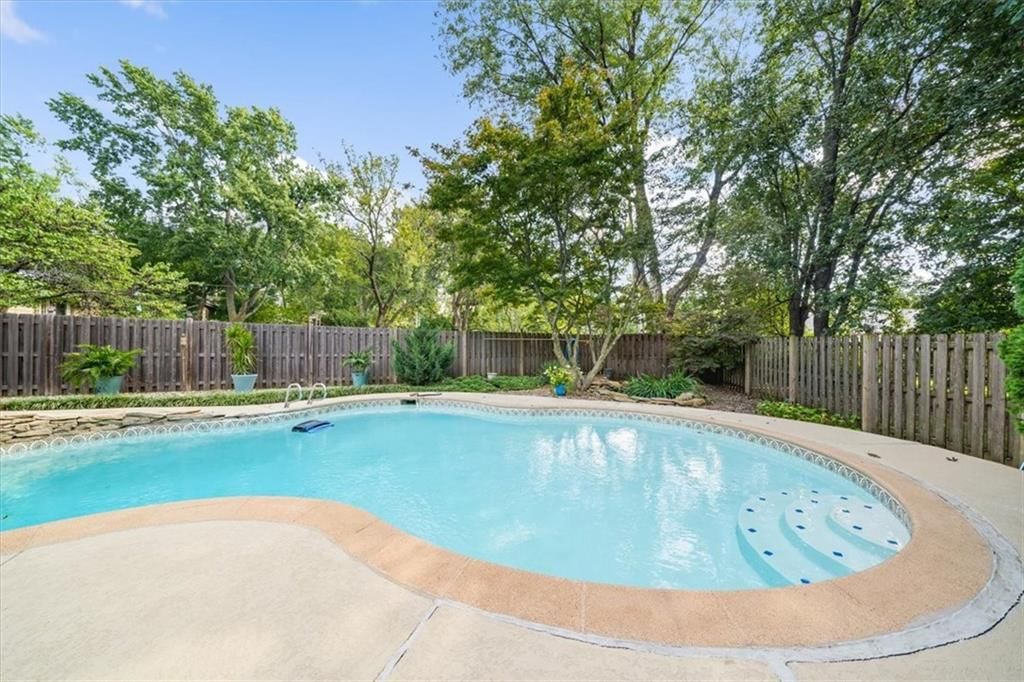 9601 Lee Boulevard — photo 32