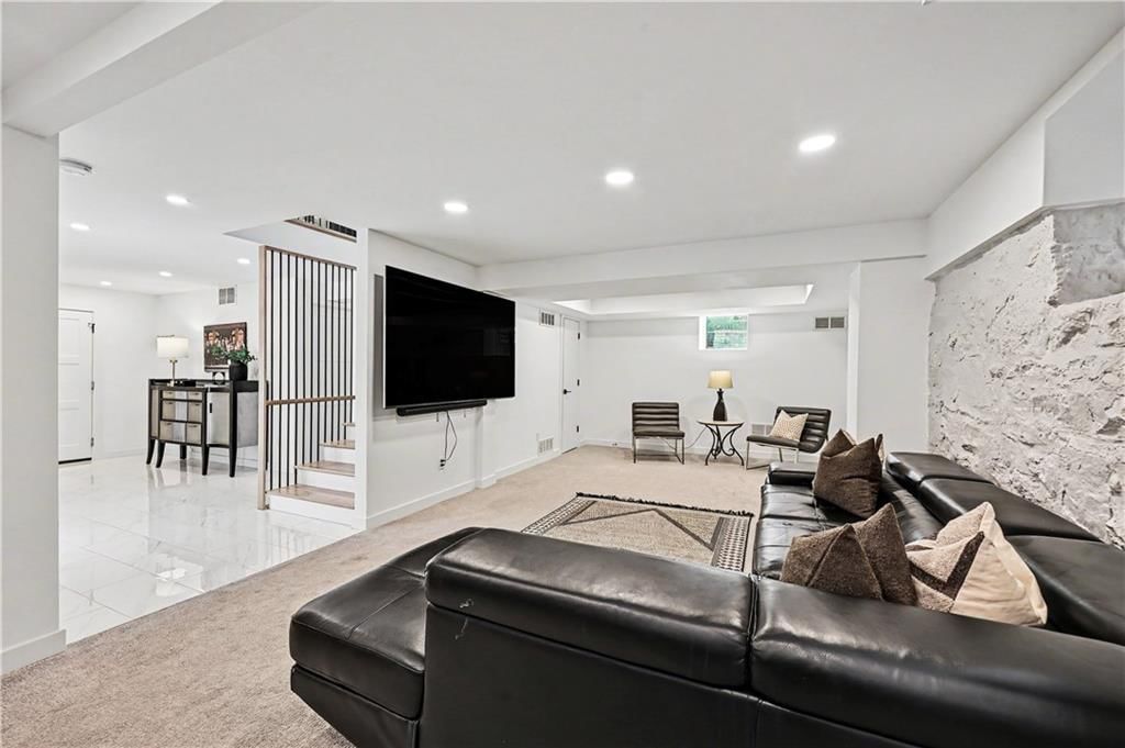245 W 61st Street — photo 29