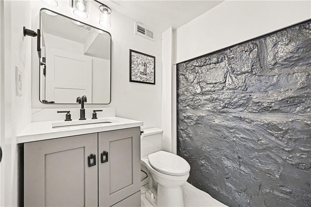 245 W 61st Street — photo 32