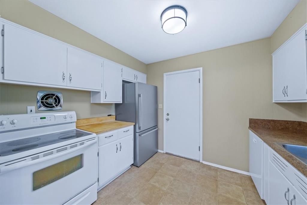 3428 W 77th Terrace — photo 9