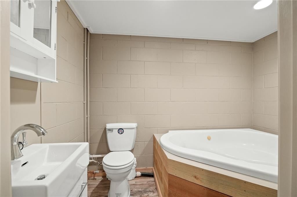 2718 Southwest Trail — photo 33